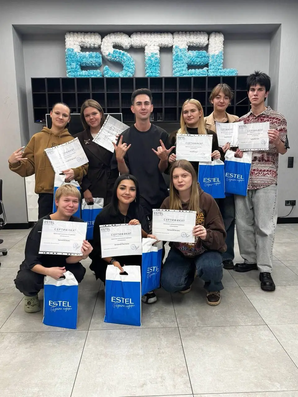 Студенты посетили студию красоты «Эстель»