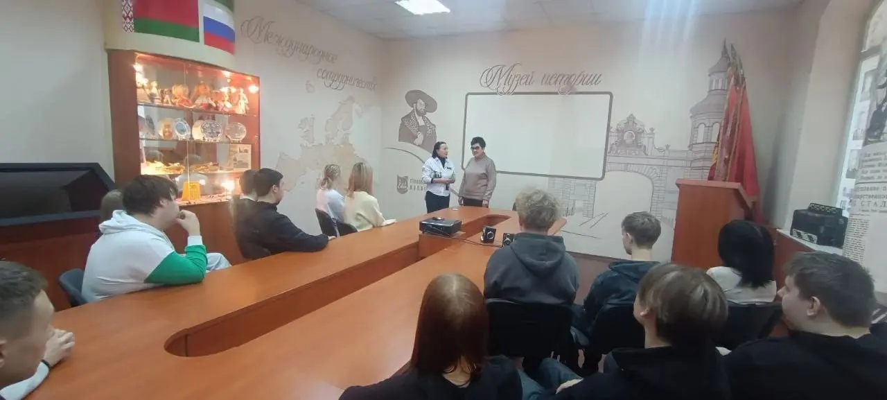 Ветеран с богатым опытом: круглый стол «80 лет традиций и инноваций» в Технологическом колледже