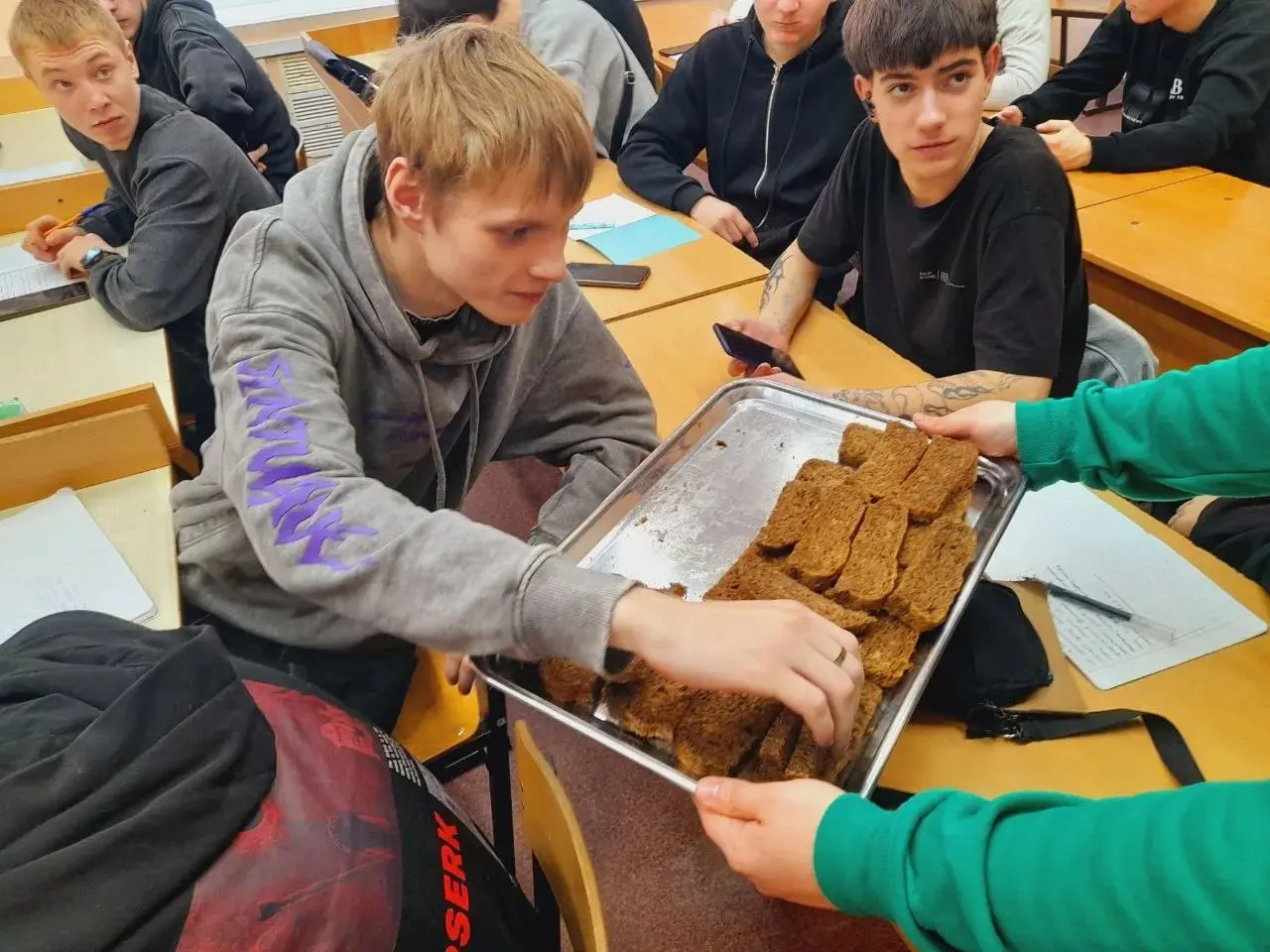 125 граммов жизни: Акция «Блокадный хлеб» в Технологическом колледже