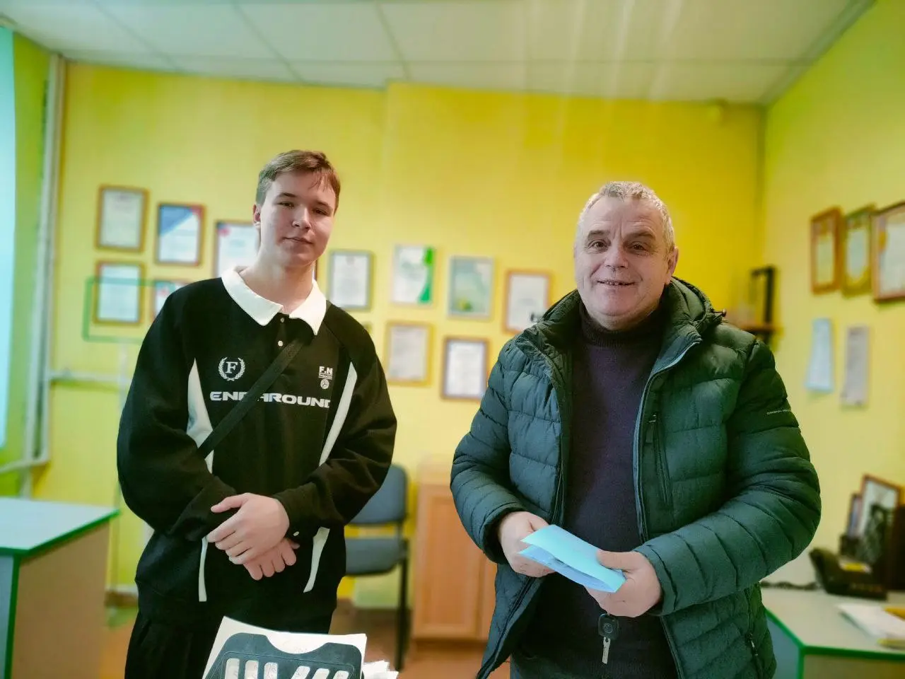 Волонтеры технологического колледжа подготовили оригинальные поздравительные открытки для дорогих преподавателей и работников колледжа